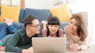 Agar Tetap Dekat, 10 Trik Jitu Jaga Komunikasi dengan Keluarga Jauh