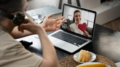 LDR? Santai, Ini Trik Biar Tetep Mesra Kayak Deket!