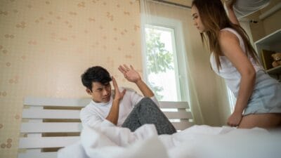 Cemburu Merusak Hubungan? Ini Cara Mengendalikannya