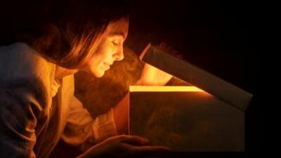 Plot Twist, Mengapa Kejutan dalam Cerita Begitu Memikat?