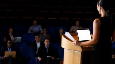 Retorika Berlebihan, Hanya Membual?