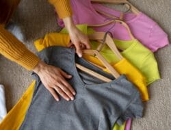 Thrifting Baju, Gaya Hemat Berdampak Positif Bagi Lingkungan?