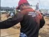 Brimob Aceh Pasang Tali Sling pada Jembatan Putus dan Geser Speed Boat untuk Mendukung Mobilitas Warga di Bireuen