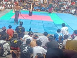 Ribuan Penonton Saksikan Peresean di Taman Kota Giri Menang