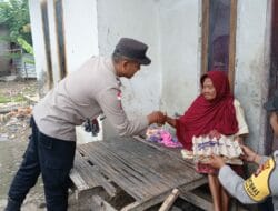 Peduli Lansia, Polsek Sekotong Distribusikan Bantuan di Dusun Ketapang