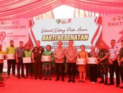 Polda Sulut Serahkan 200 Paket Bansos kepada Pengemudi Ojol