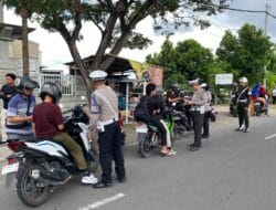 Polres Lombok Barat Tertibkan Pengendara Tanpa Surat Resmi di Operasi Patuh 2025