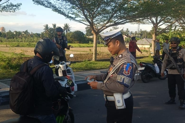 Satlantas Lombok Barat Gelar Operasi Patuh, Fokus Disiplin Pengendara Roda Dua