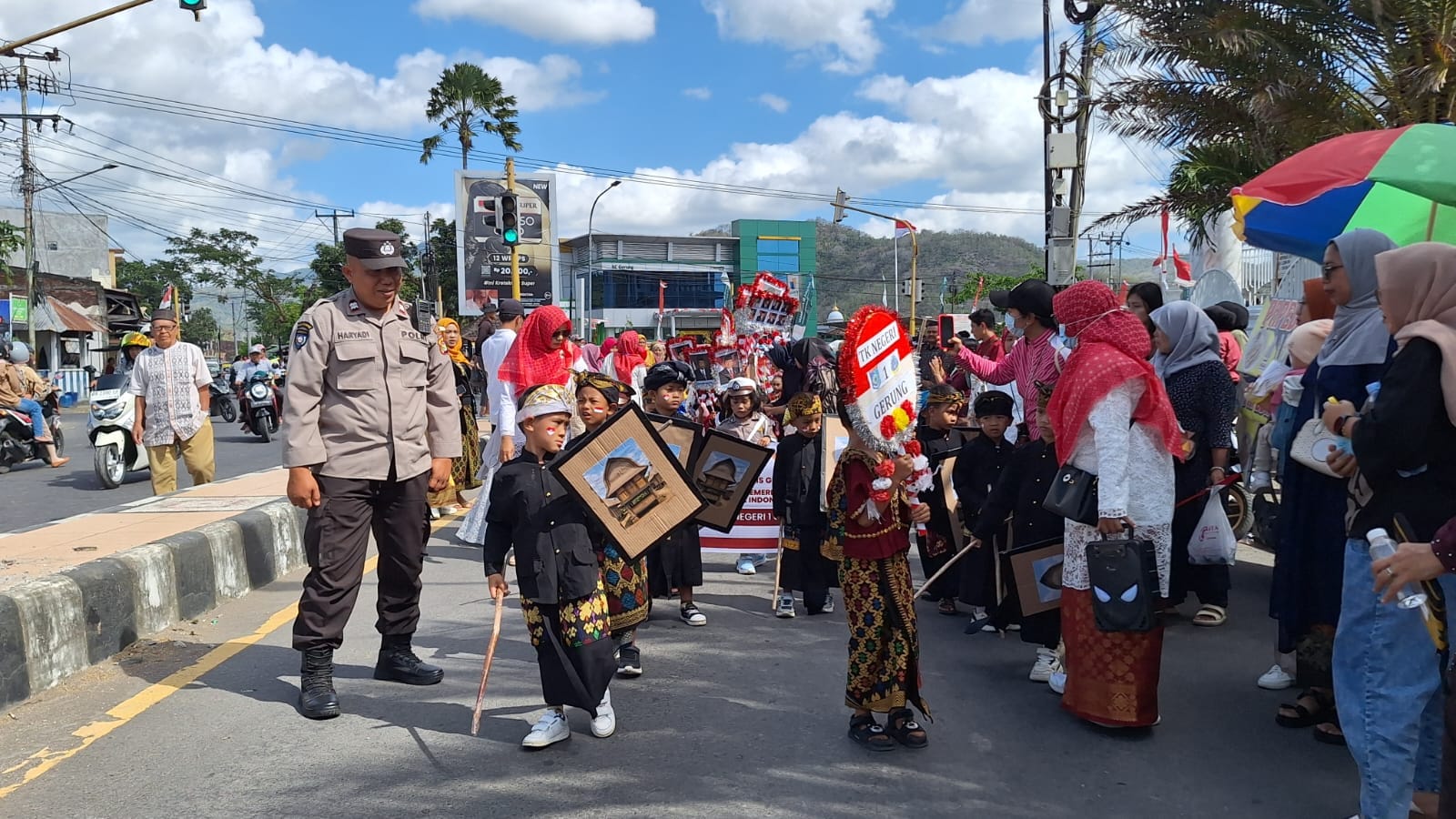 Semarak Kemerdekaan, Gerung Gelar Pawai Alegoris 2025