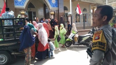 Gerakan Pangan Murah di Batulayar: Bukti Komitmen Polri Ringankan Beban Warga