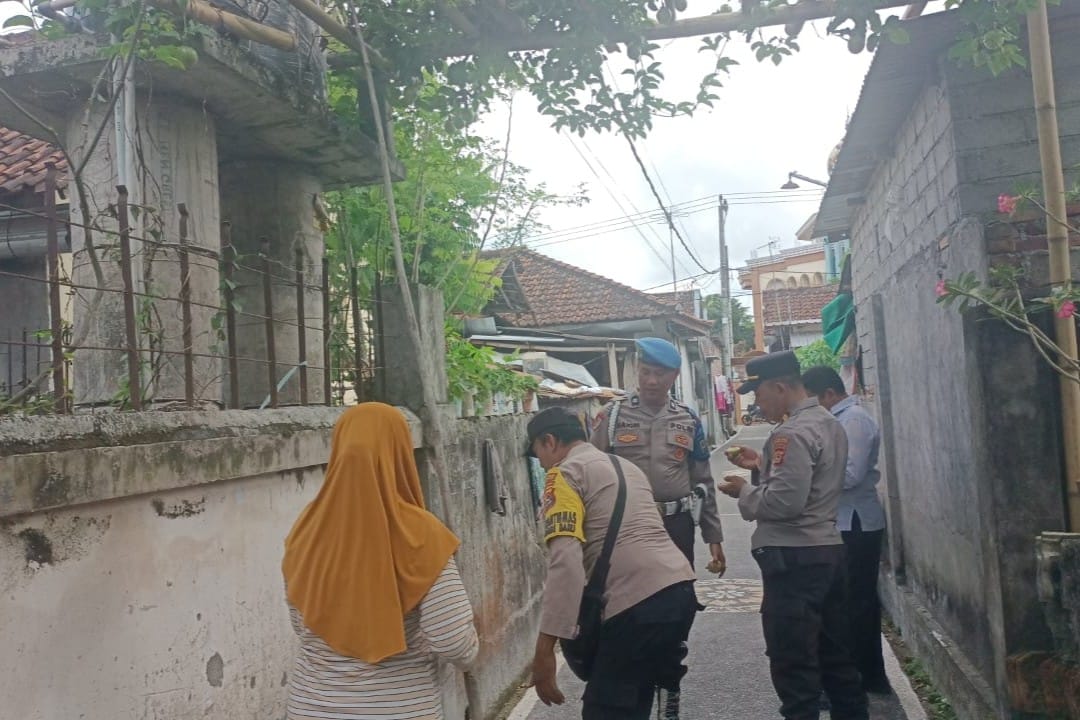 Bhabinkamtibmas Desa Ombe Baru Ajak Warga Wujudkan Kemandirian Pangan dari Pekarangan