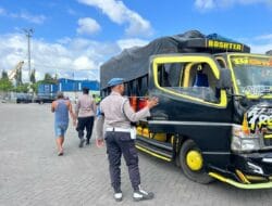 Polsek Kawasan Lembar Cegah Barang Ilegal Saat Bongkar Muat Kapal dari Surabaya