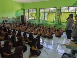 Edukasi Polsek Sekotong di SDN 9 Buwun Mas, Sentuh Hati Siswa
