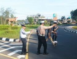 Polisi Lalu Lintas Lombok Barat Intensifkan Pengaturan Arus di Titik Rawan