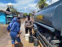 Kapolres Bima AKBP Eko Sutomo S.I.K.M.I.K.,Terjun Langsung Bantu Warga Terdampak Banjir di Desa Nggembe dan Desa Darusalam
