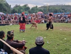 HUT Ke-25 Desa Karang Bongkot Ditutup Gemilang dengan Final Peresean