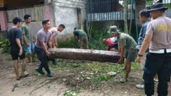 Aksi Polisi, Mahasiswa KKN, dan Warga Sekotong Jaga Lingkungan