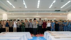 Kapolda Sumbar Pimpin Shalat Jenazah 24 Korban Banjir di Masjid Raya Al Minangkabawi