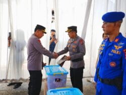Wujud Empati, Kapolri Beri Bantuan kepada Anggota Polri Korban Bencana di Sumbar