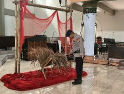 Jamin Keamanan Natal, Tim Jibom Gegana Brimob Polda NTB Sterilisasi Sejumlah Gereja