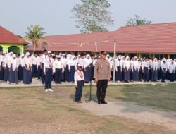 Laksanakan Program “Polisi Peduli Pendidikan” Wakapolres Bima Jadi Irup Bendera di SMPN 3 Woha dan ini Penyampaiannya