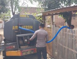 Gerak Cepat Atasi Krisis Air Bersih di Desa Nata dan Roka, Kapolres Bima Kabupaten Salurkan 10.000 Liter Air Bersih